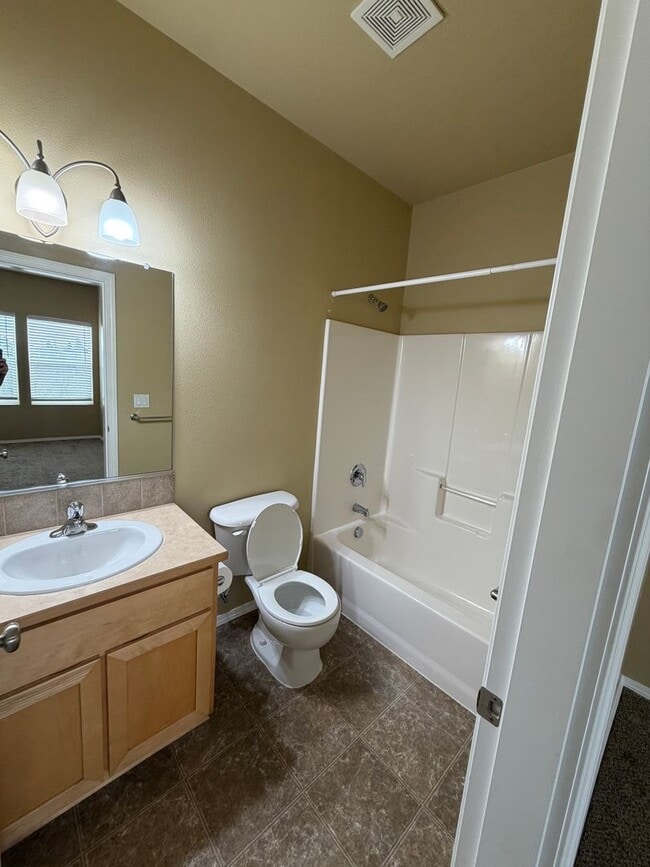 Building Photo - Modern Comfort Meets Easy Living in McKenzie Ridge Estates