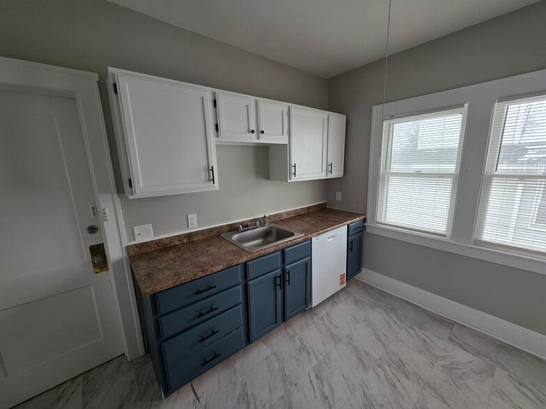 1648 Kitchen 2 - 1646 Waterbury Rd