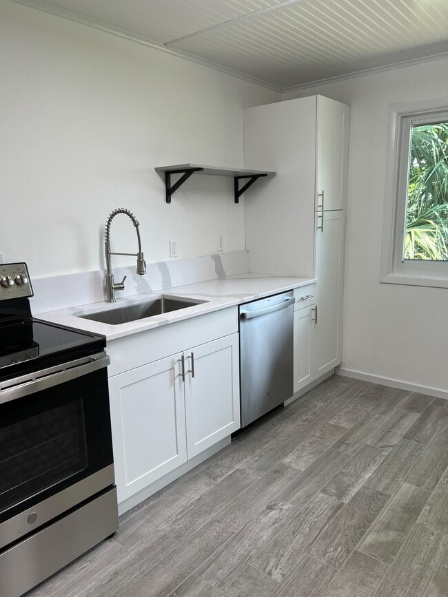 Building Photo - 515 N 7th St