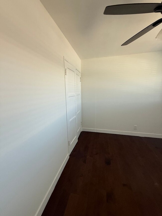Building Photo - Beautifully Refurbished 2 Bedroom, 1 Bath Apartment
