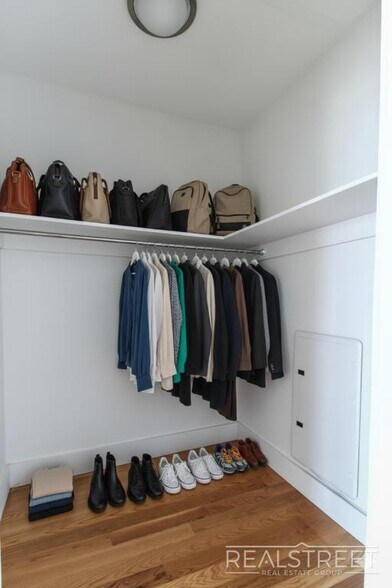 Building Photo - LUXURY Giant 2 BED LOFT in Queens!