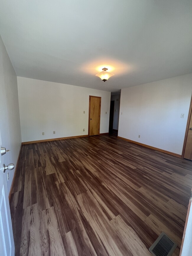 Building Photo - 61 E Park St