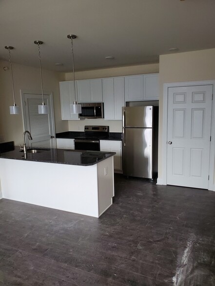 Building Photo - 1033 W Bridge St