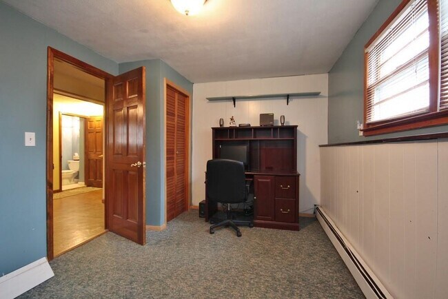 Building Photo - 1432 E Mombasha Rd
