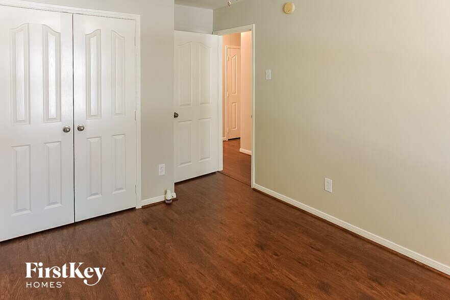 Building Photo - 16115 Fleethaven Ln