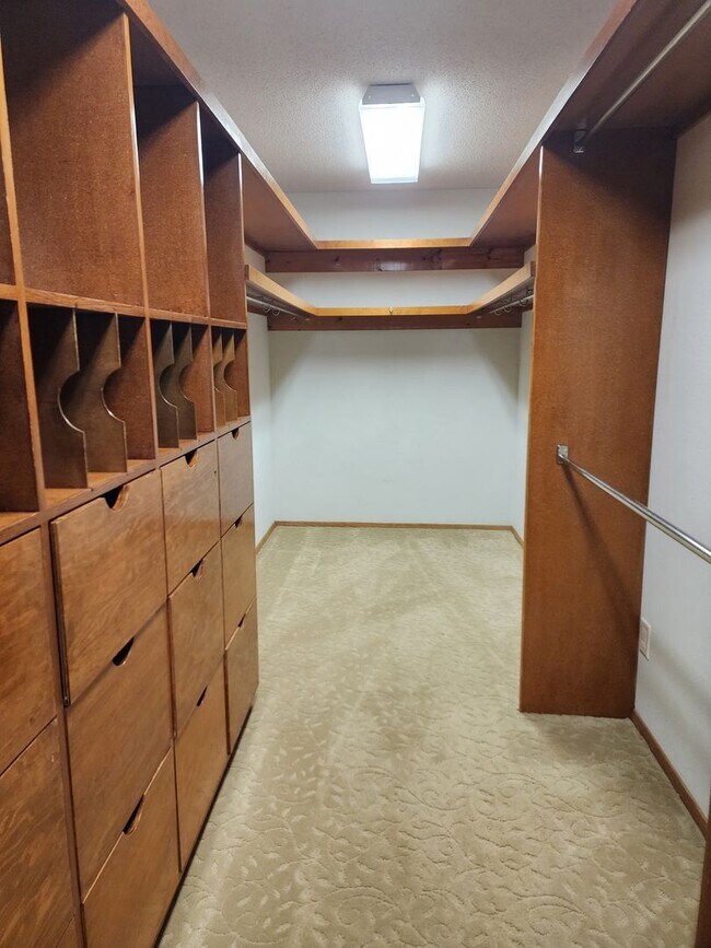 Building Photo - 516 Diamondhead Dr
