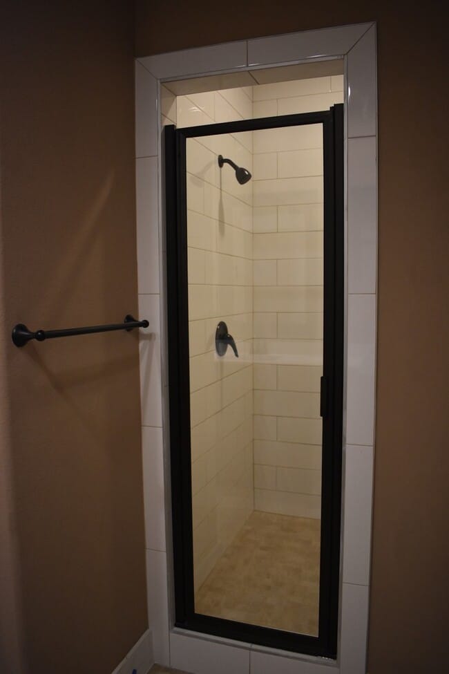 Building Photo - Upscale 4 Bedroom 3.5 Bathroom In The Heart of Fayetteville!!