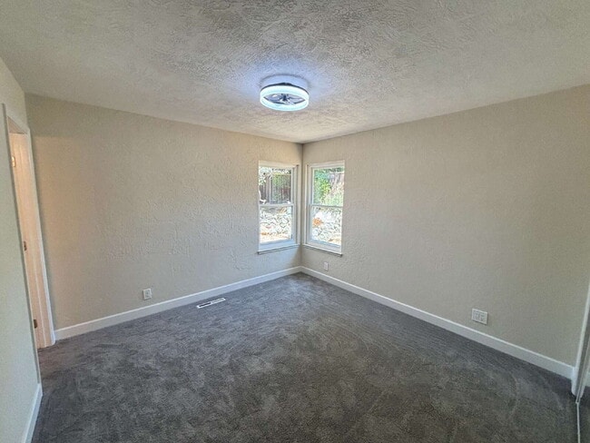 Building Photo - "Completely remodeled 4-Bed, 3-Bath Sanctu...