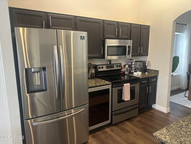 Building Photo - 15201 N 61st Ave
