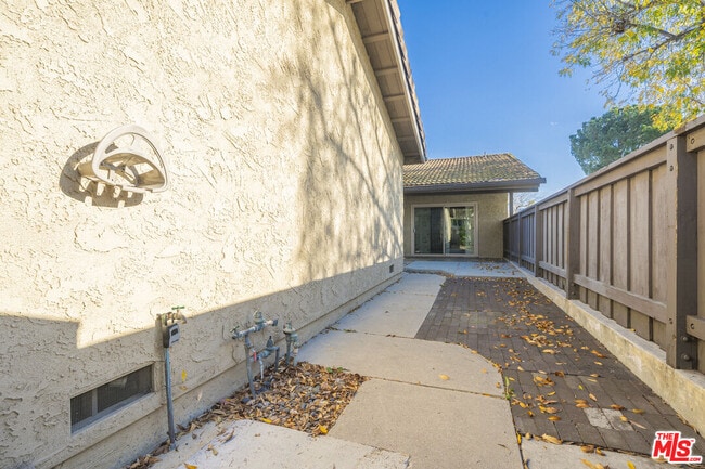 Building Photo - 2830 Lakeridge Ln