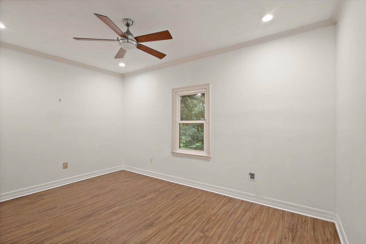 Building Photo - 423 Woodlands Cir