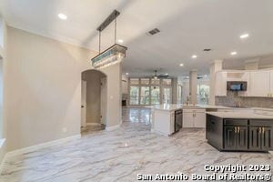 Building Photo - 18605 Elmbrook