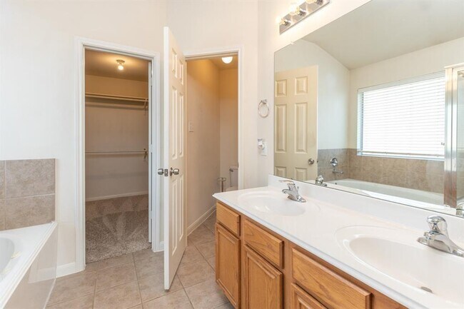 Building Photo - 9502 Mustang Park Ct