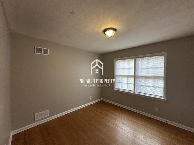 Building Photo - 5560 Cottonwood Rd