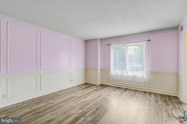 Building Photo - 205 Yoakum Pkwy