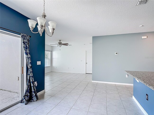 Building Photo - 450 Taft Dr