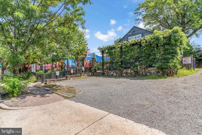 Building Photo - 1800 Mt Vernon Ave