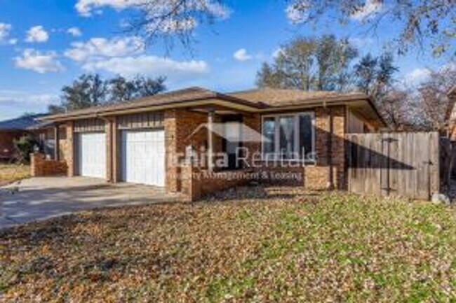 Building Photo - Indian hills duplex!