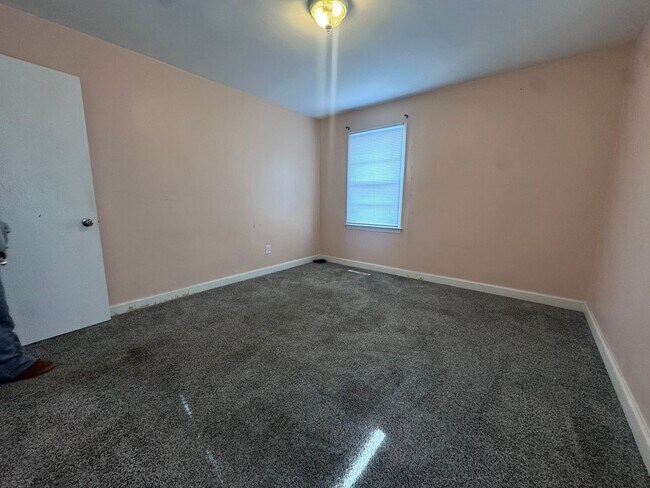 Building Photo - 302 Brookwood Ave