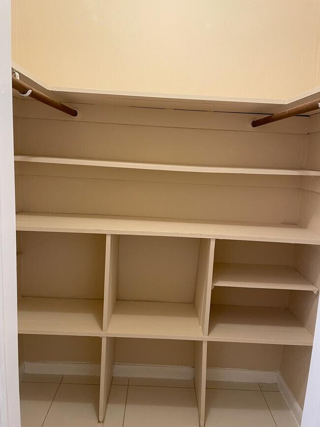 Building Photo - 2005 Jefferson St