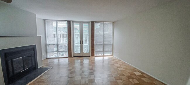 Building Photo - Cozy 1 Bed 1 Bath Unit With Gorgeous Views In Historic Lake Anne Of Reston