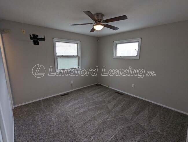 Building Photo - Avon Lake Ranch with Fresh Updates, Vaulted Ceilings, and More!