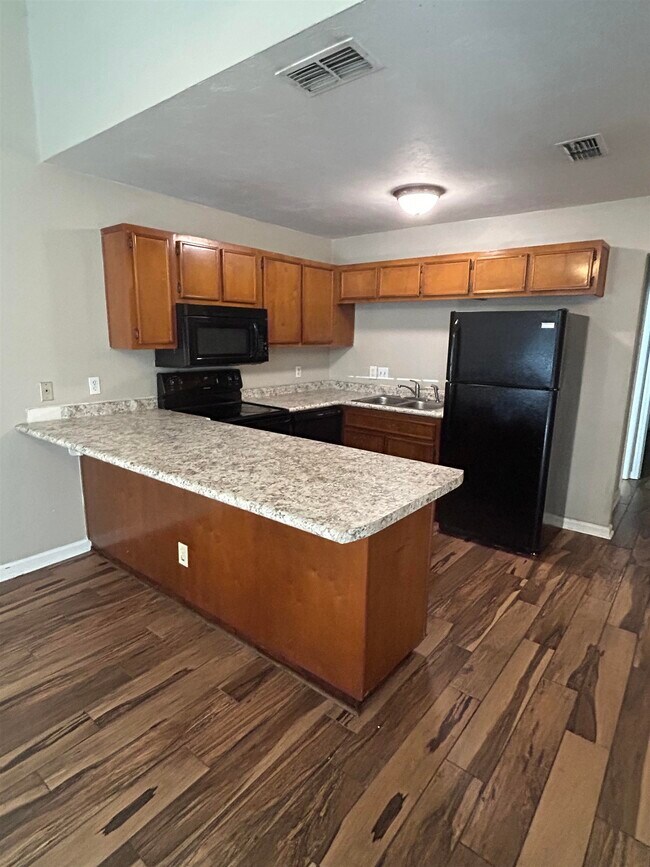 Building Photo - 912 S Lipona Rd