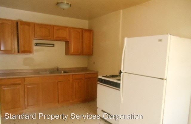 Building Photo - 2411 W Balmoral Ave