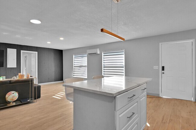 Building Photo - 6385 86th Pl