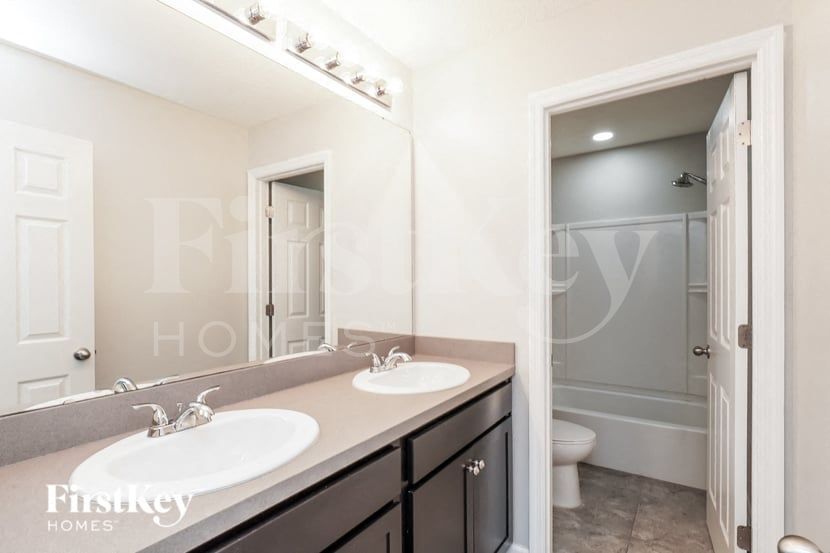 Building Photo - 3708 Statham Dr