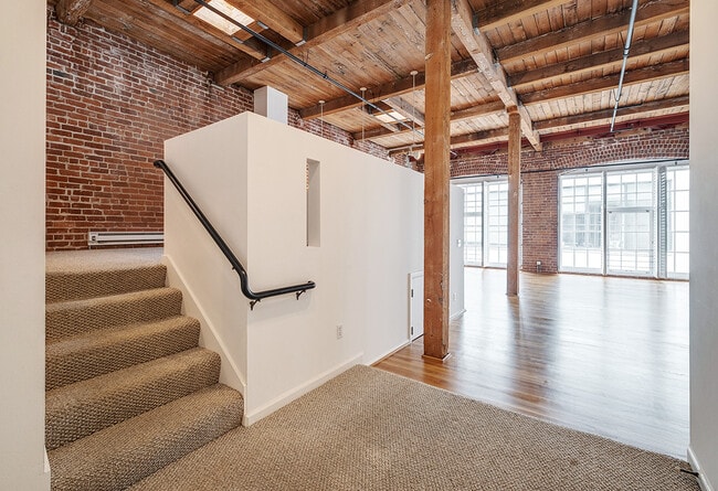 Building Photo - 355 Bryant St