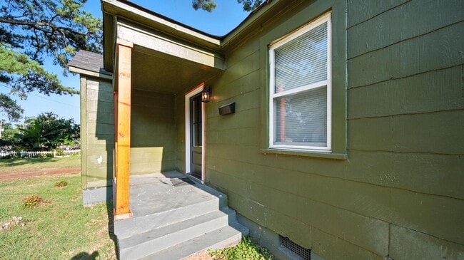 Building Photo - 3236 Allison Ave