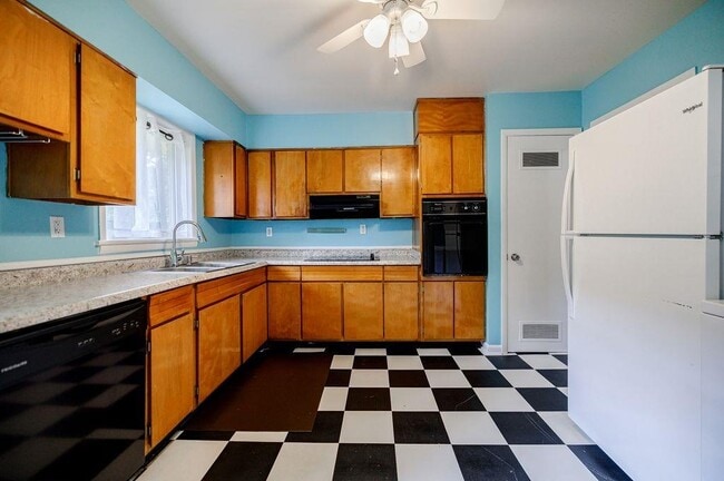 Building Photo - 119 Driftwood Pl