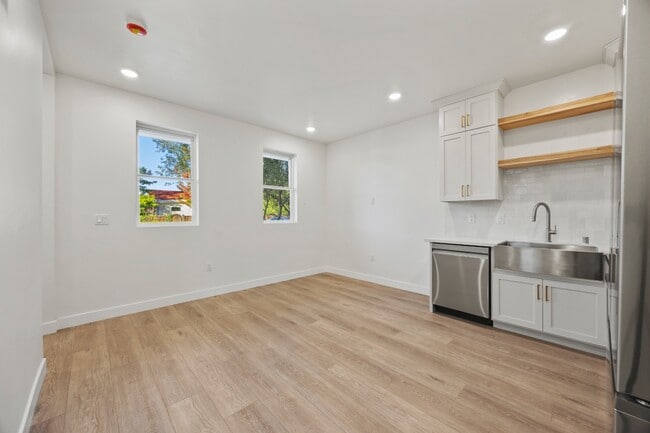 Building Photo - 5008 P St