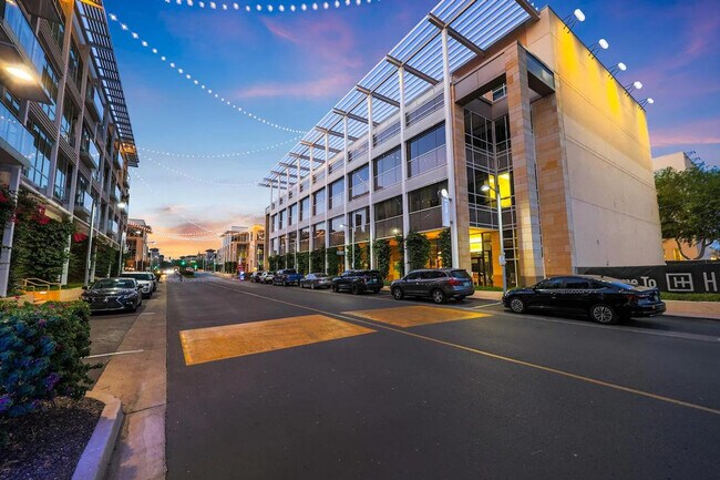 Building Photo - 5450 E Deer Valley Dr