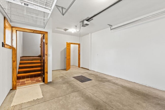 Building Photo - Fully-Furnished Short-Term Rental on South...