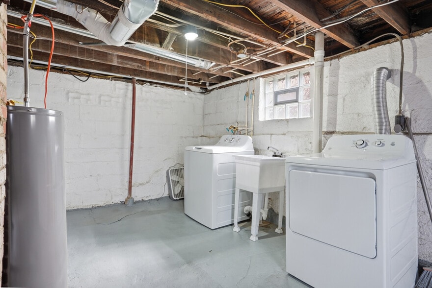 Building Photo - 437 5th St