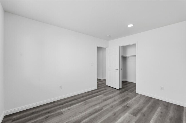 Building Photo - 752 Looking Bear Ct