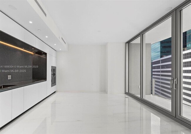 Building Photo - 300 Biscayne Blvd Way