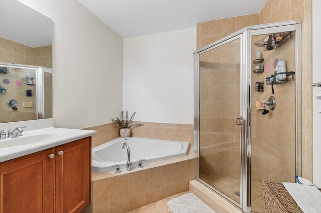 Building Photo - 321 Bayfront Dr