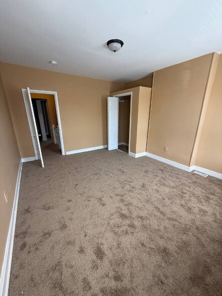 Building Photo - 2026 Walbrook Ave