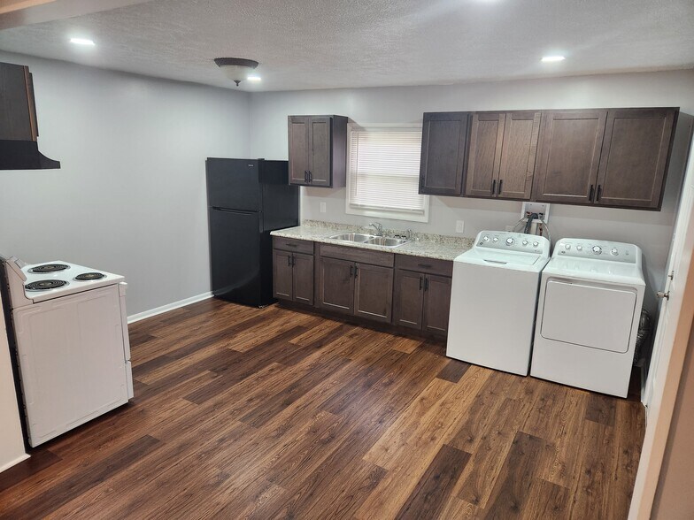 Building Photo - 4235 Wolf Rd