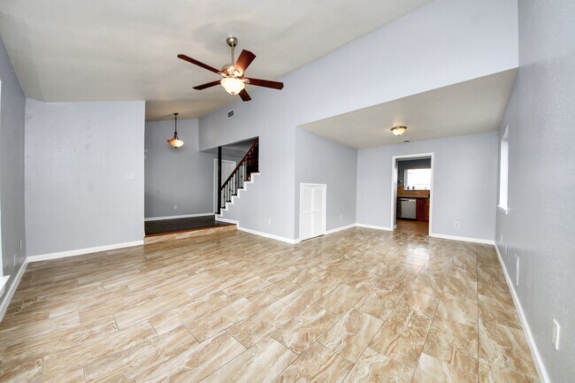 Building Photo - 23927 Verngate Dr