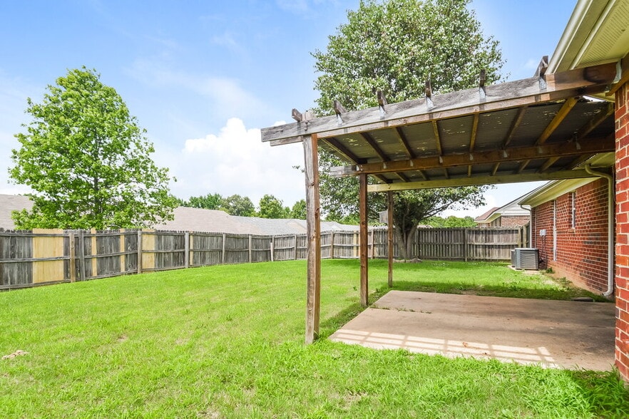 Building Photo - 8181 Martin Dr