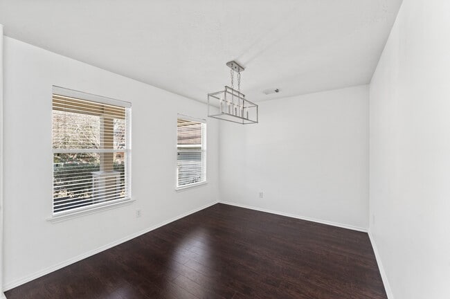 Building Photo - 6 Druids Glen Pl