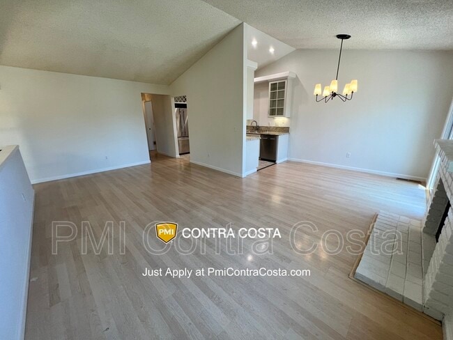 Building Photo - 409 Camelback Rd
