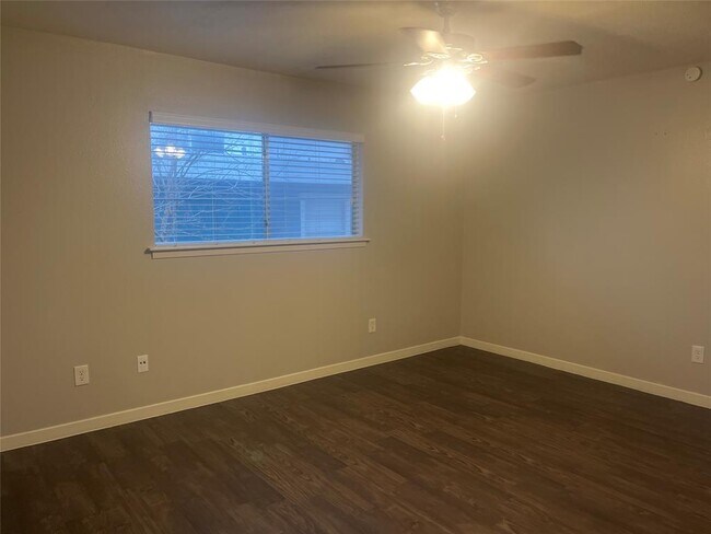 Building Photo - 5607 Sunshine Dr