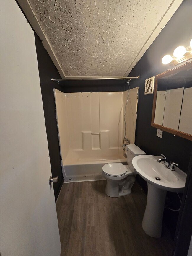 Building Photo - LIMITED TIME**NO APPLICATION FEE**1/2 OFF DEPOSIT**