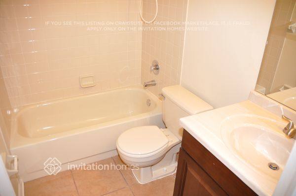 Building Photo - 9788 Fox Chapel Rd