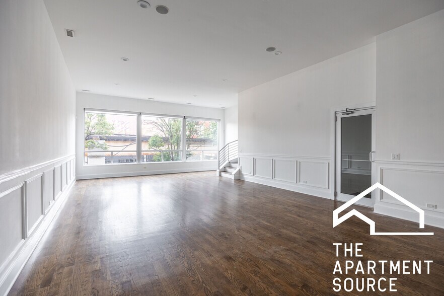 Building Photo - 1008 W Lake St